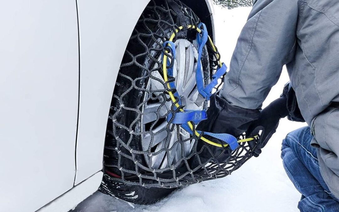 El invierno se acerca, ¿sabes poner las cadenas a las ruedas de tu coche? Aquí te explicamos cómo.